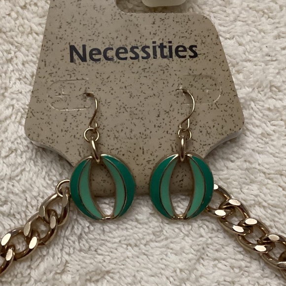 ⭐️ Costume Statement Necklace/Earrings Set - Picture 2 of 5